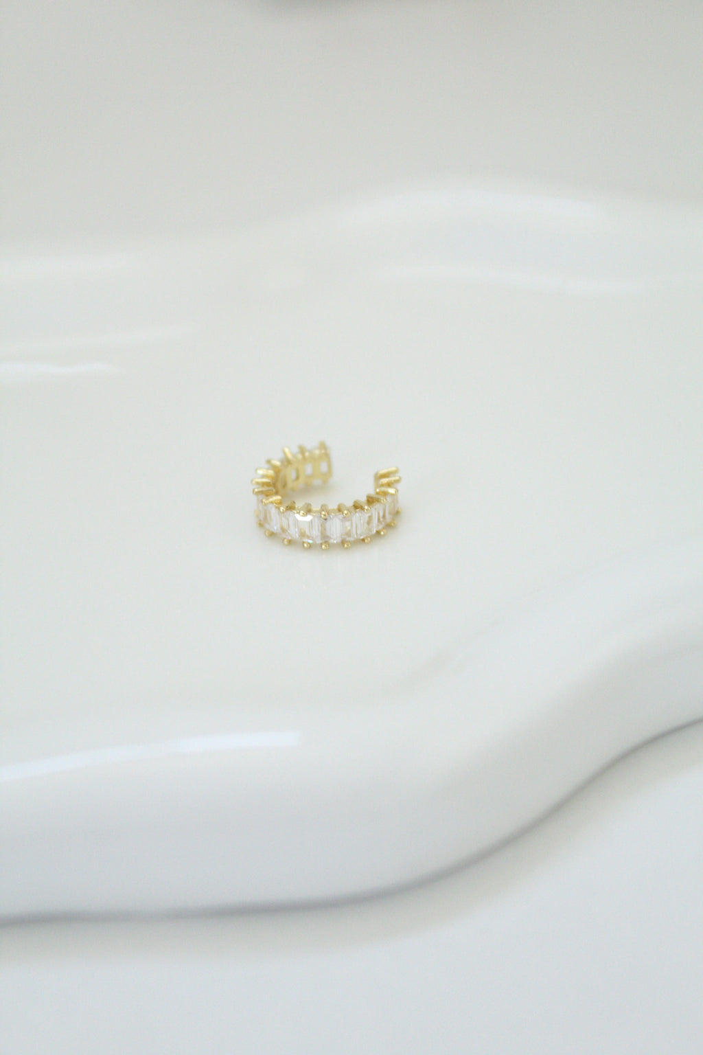 Shiny earcuff