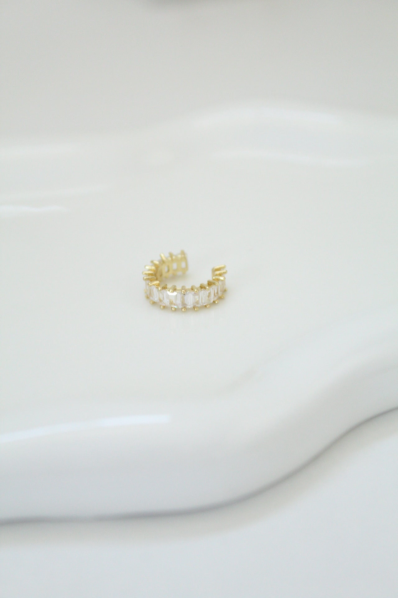 Shiny earcuff