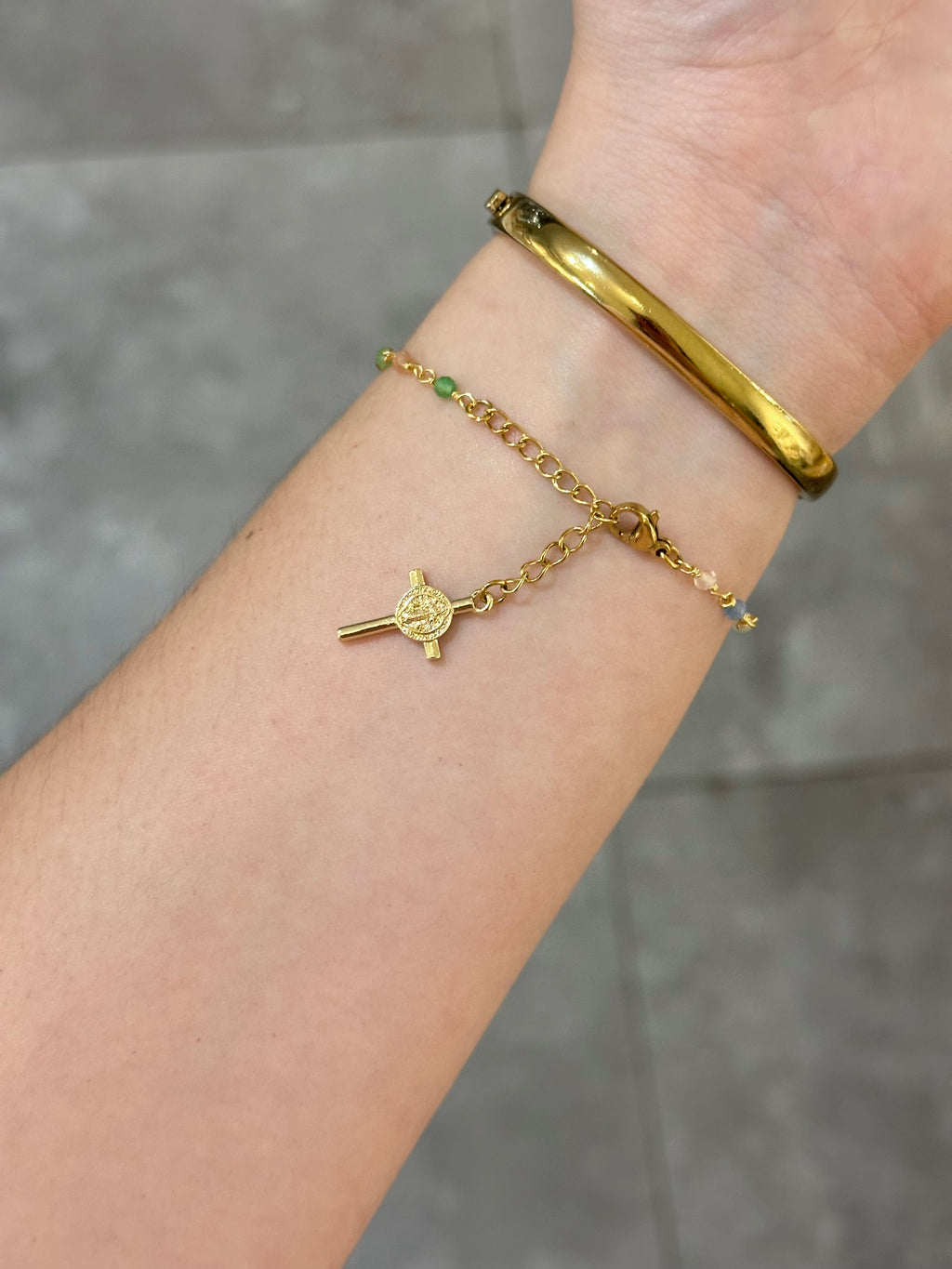 Pulsera de Fe y protección