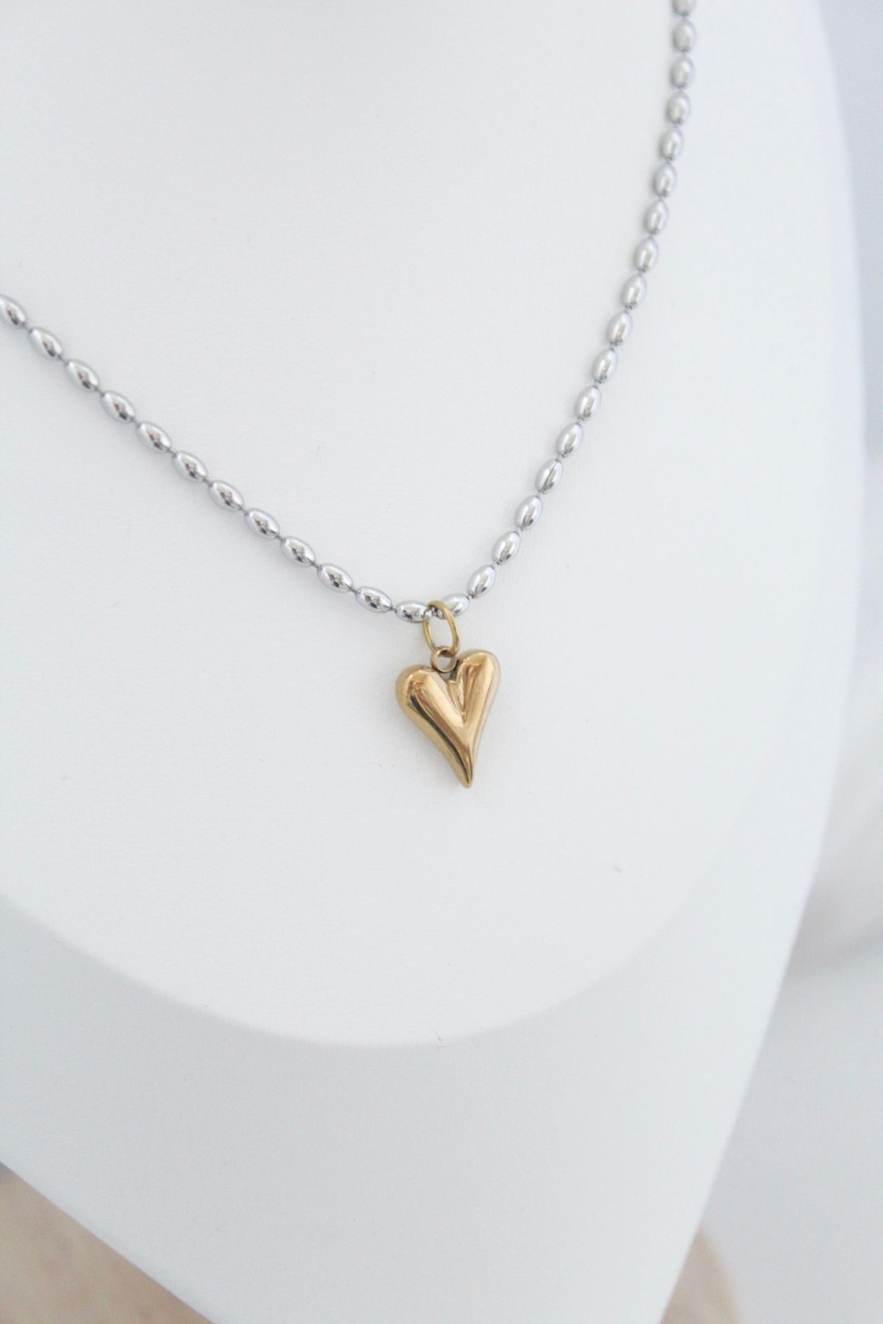Collar bicolor de corazón