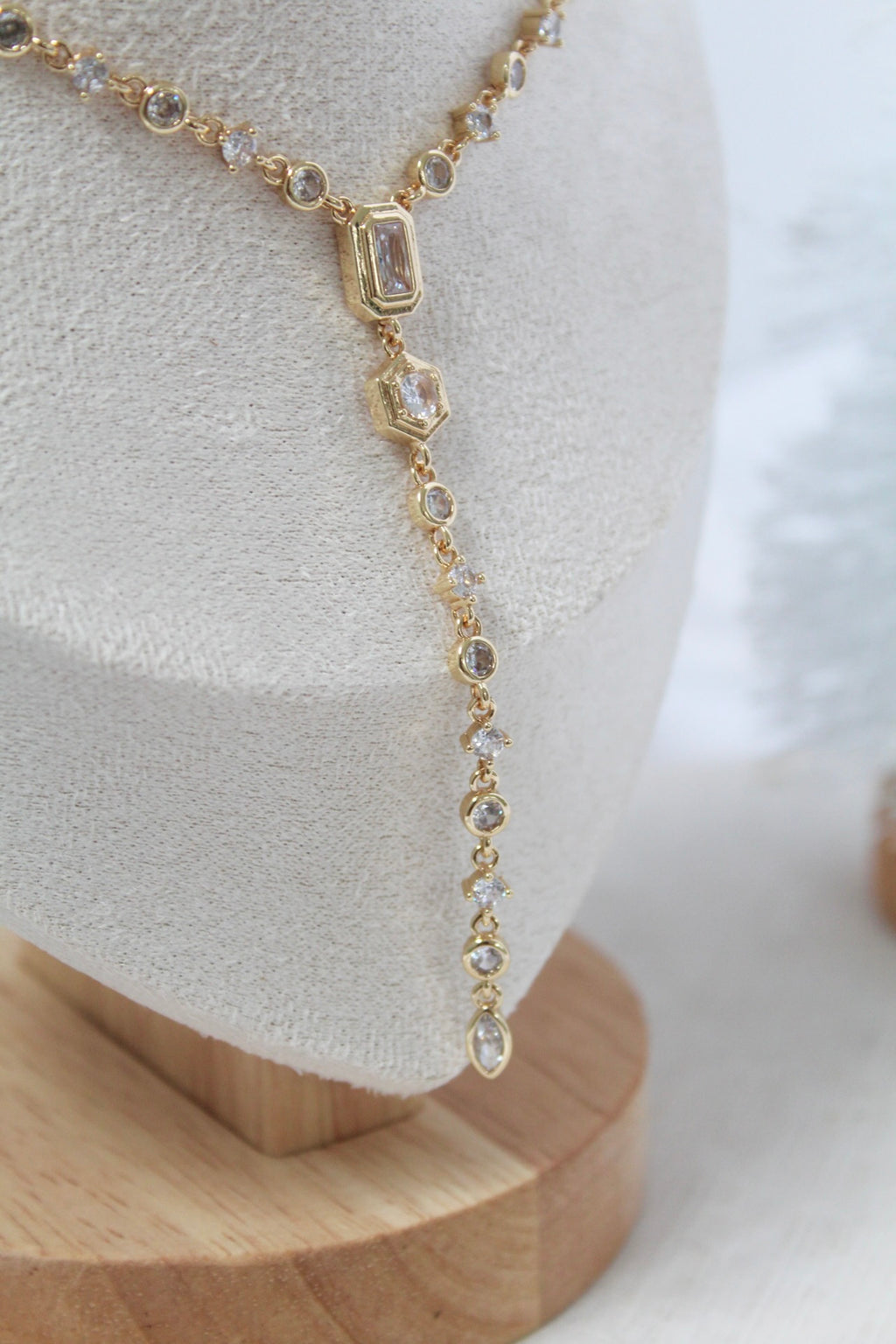 Zircon necklace