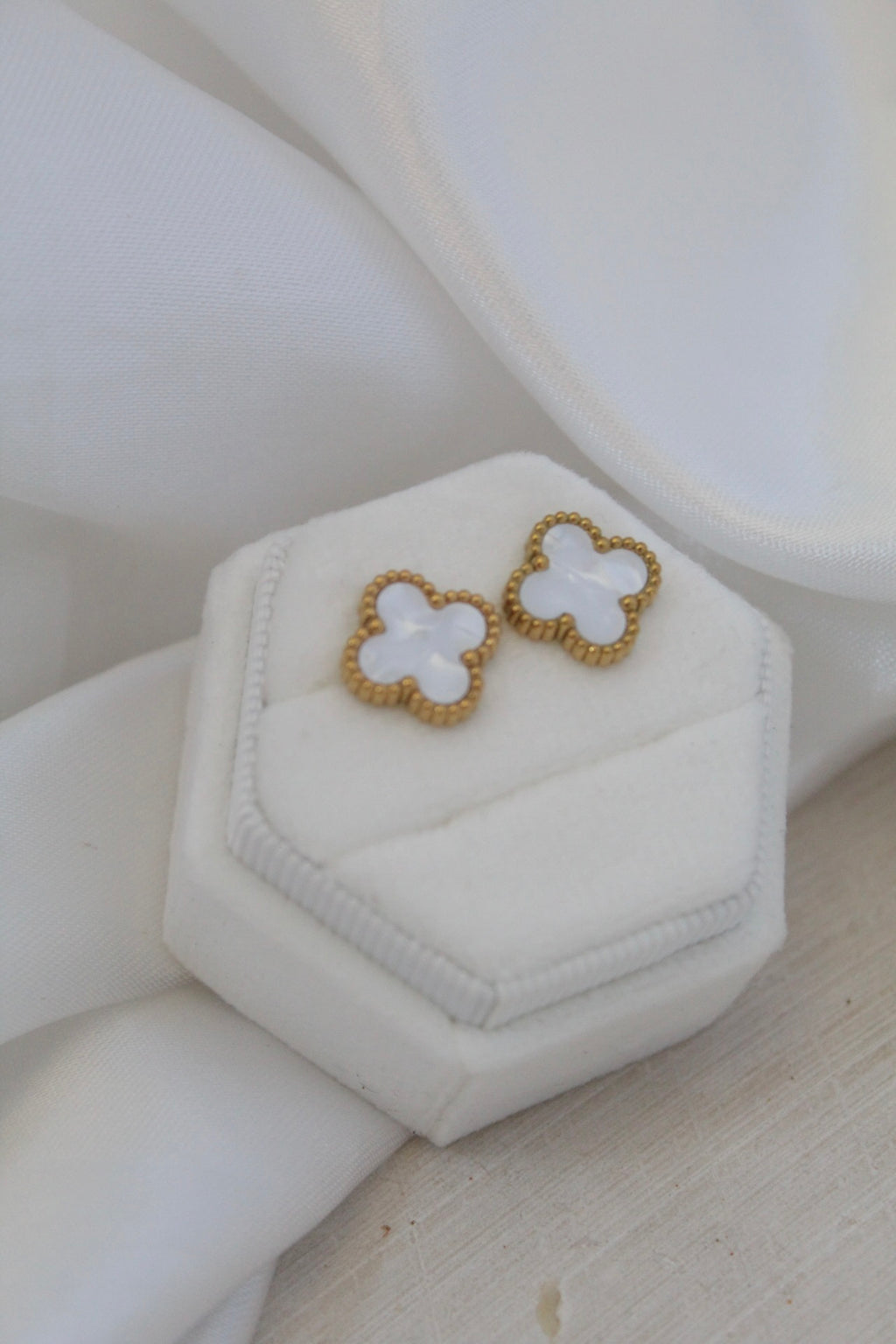 Van cleef studs