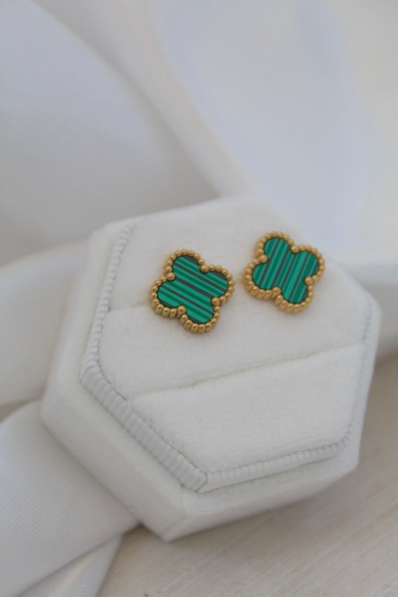 Van cleef studs