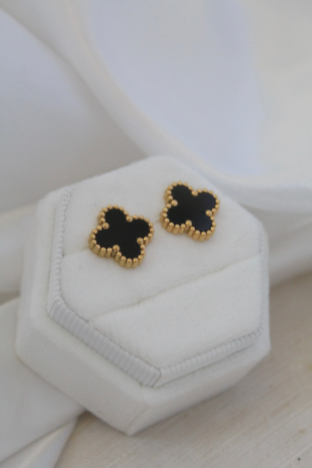 Van cleef studs