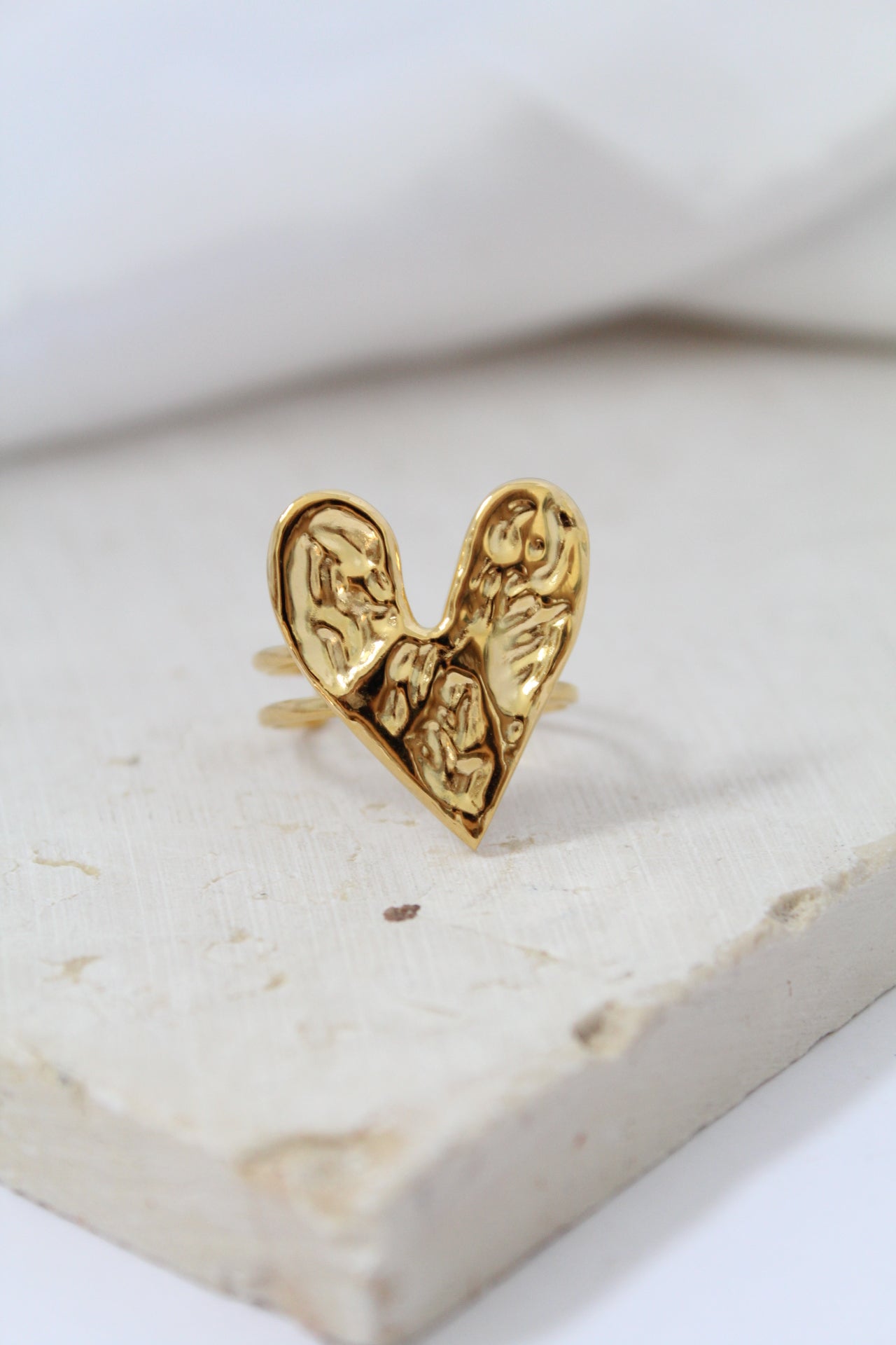 Mega heart ring