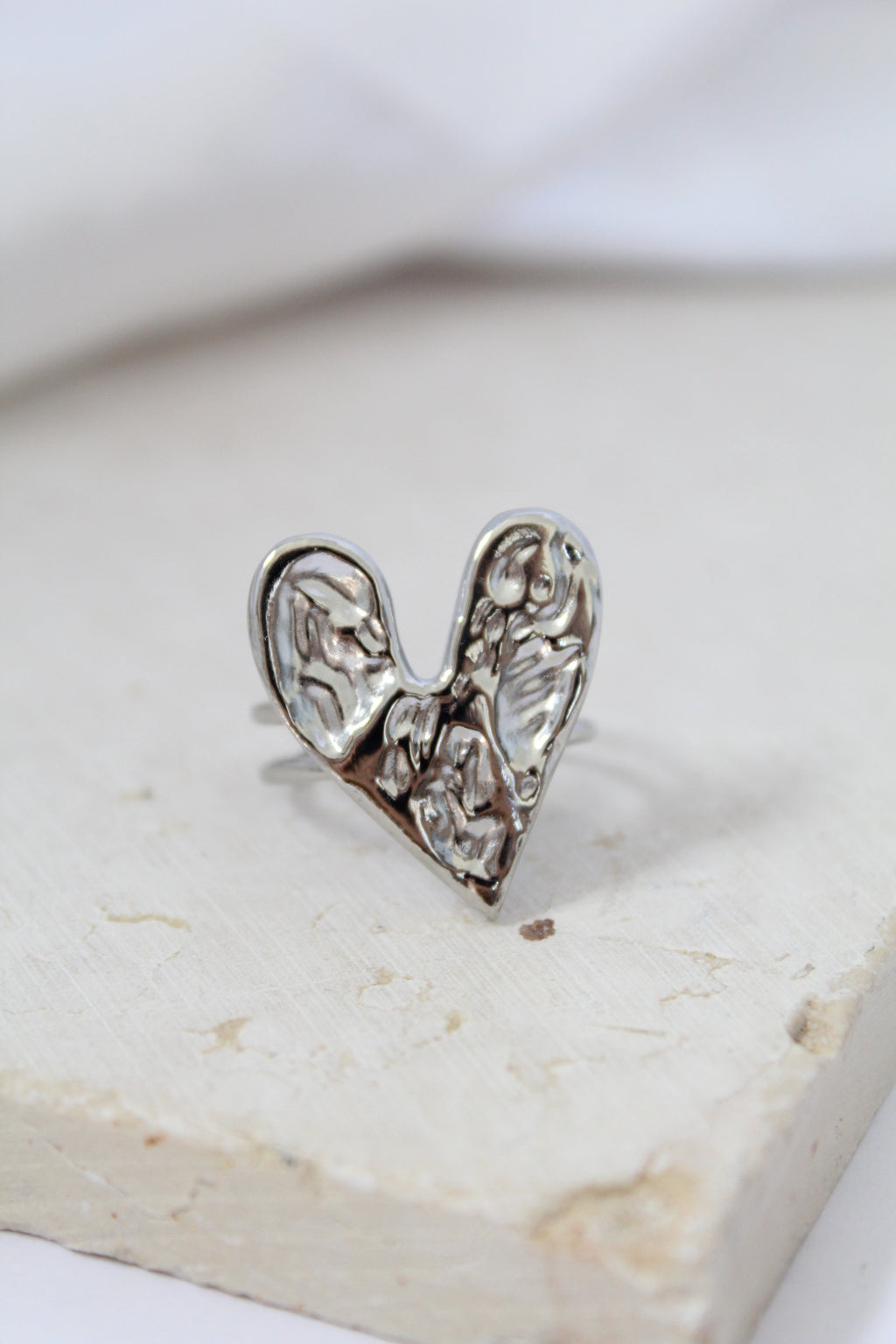 Mega heart ring