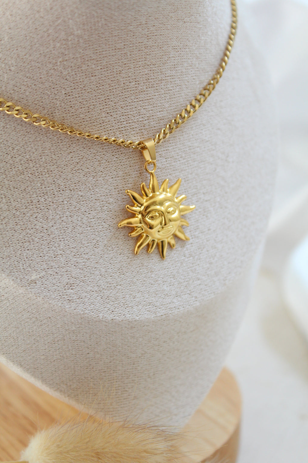 Olympia necklace