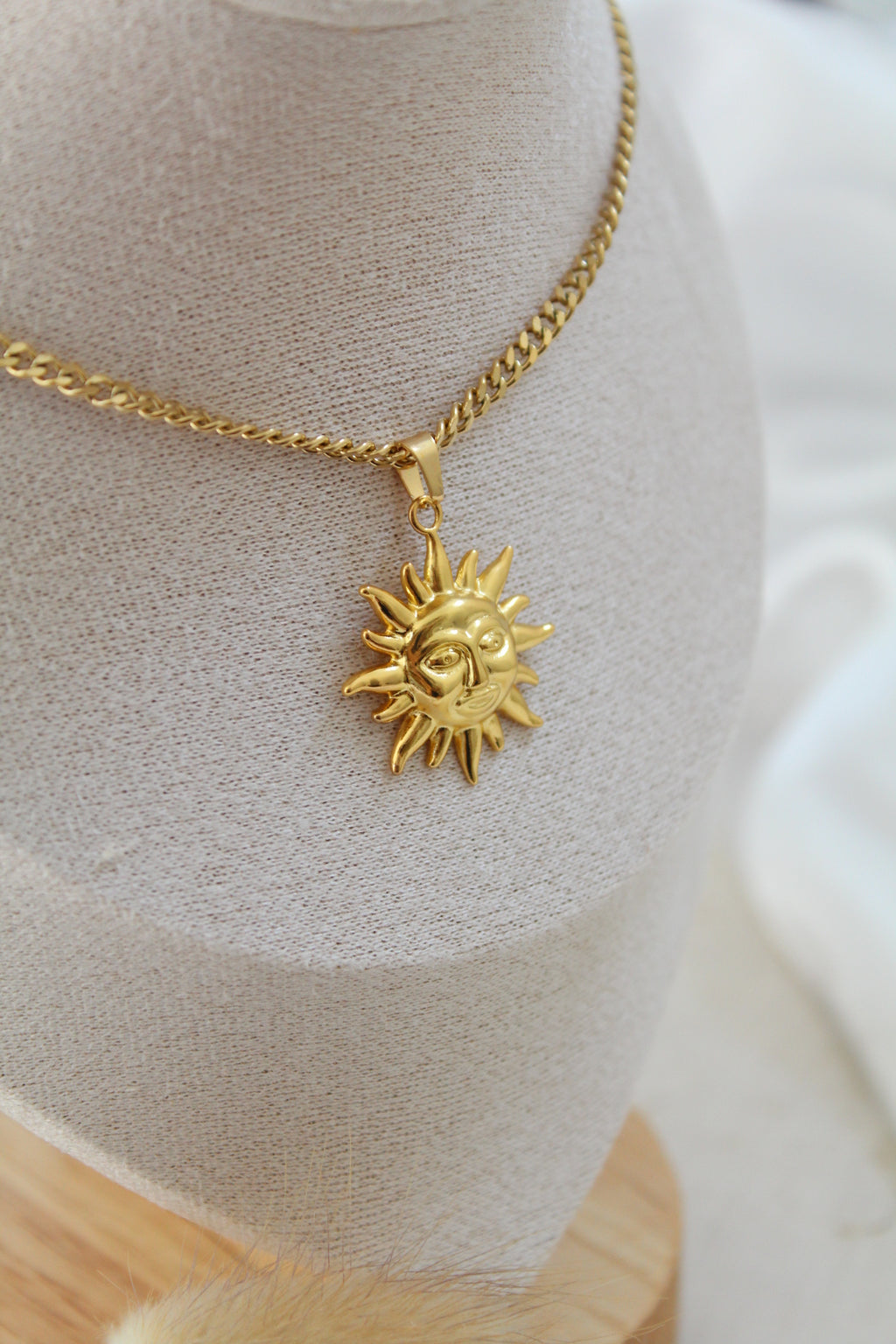 Olympia necklace