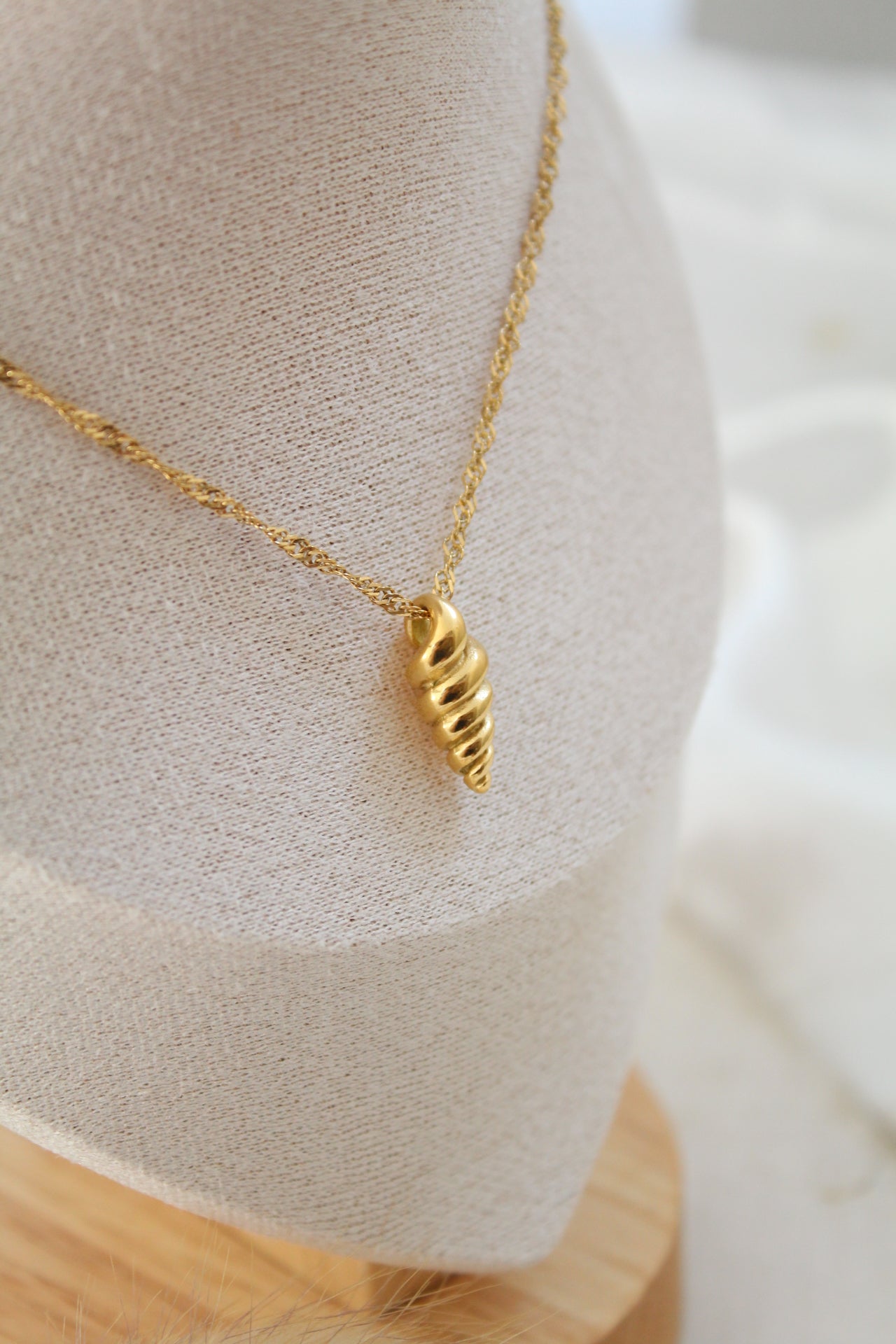 Tiara necklace